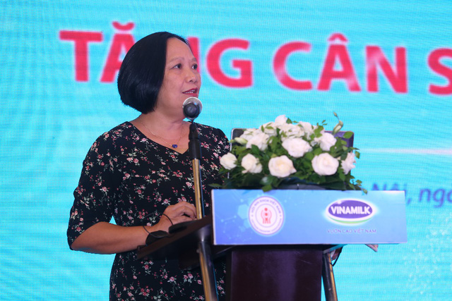 Phó Giáo sư , Tiến sĩ Khu Thị Khánh Dung – Phó Chủ tịch Hội Nhi khoa Việt Nam phát biểu tại hội thảo