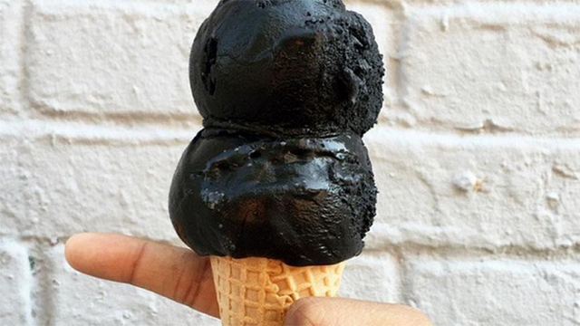 Một vài năm trở lại đây, tại Việt Nam bắt đầu xuất hiện một loại kem mới: kem đen.
